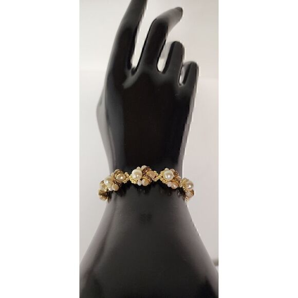 Handmade Beaded Jewelry by Ms. Lynda Bracelet - Picture 3 of 6